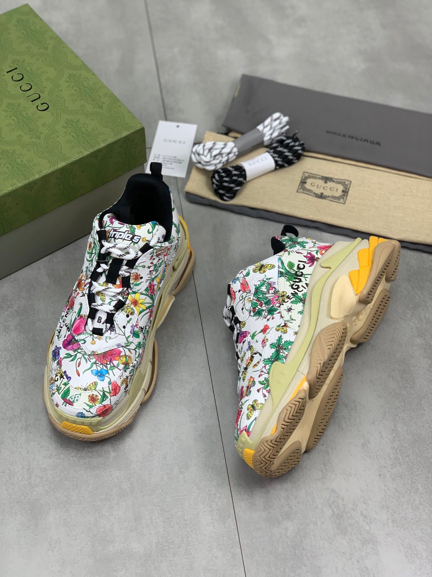 GUCCI x Balenciaga lace-up round toe low top Daddy shoes. The upper adopts imported cowhide,