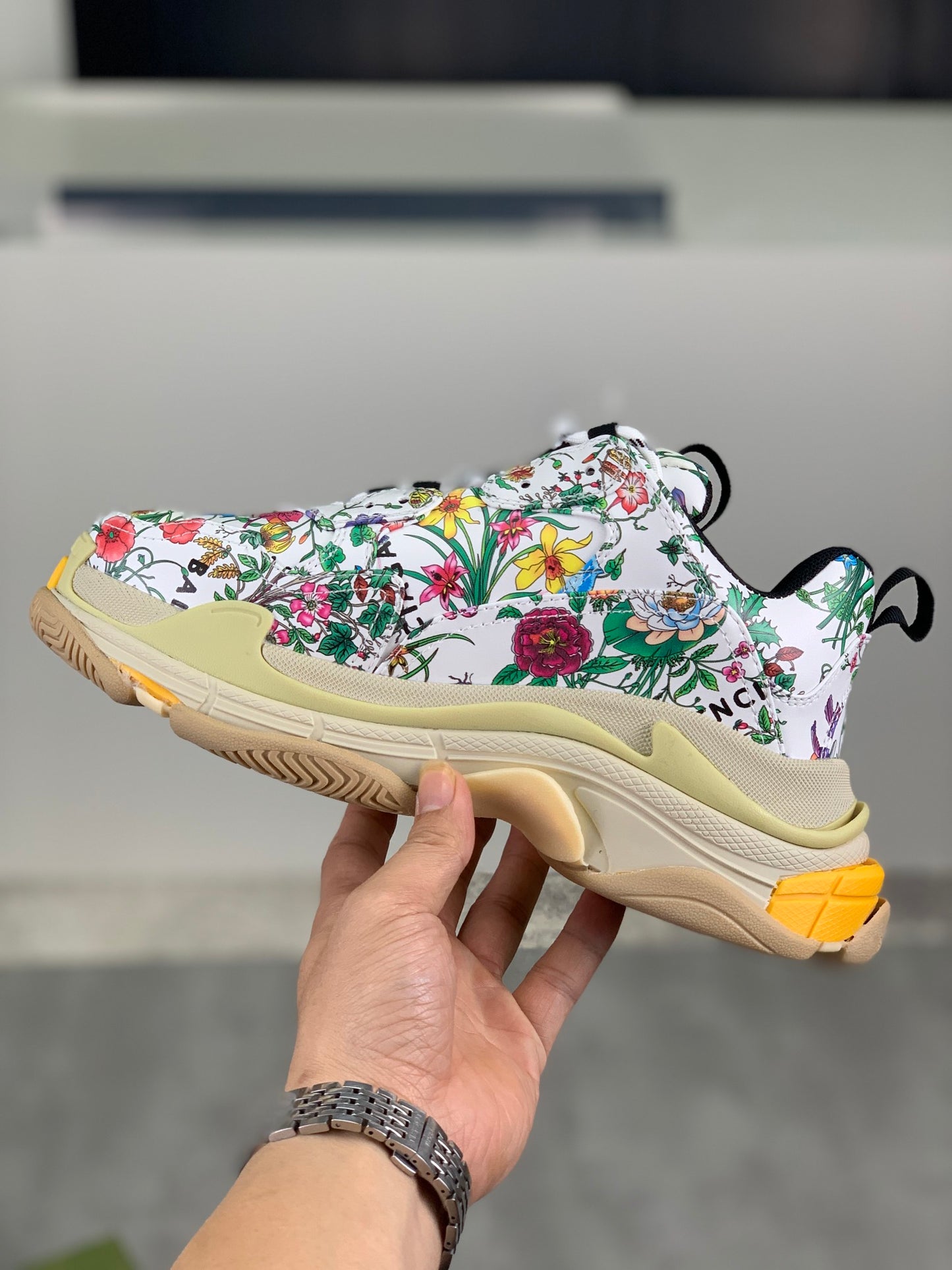 GUCCI x Balenciaga lace-up round toe low top Daddy shoes. The upper adopts imported cowhide,