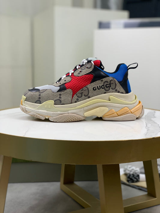 GUCCI x Balenciaga lace-up round toe low top Daddy shoes. The upper adopts imported cowhide