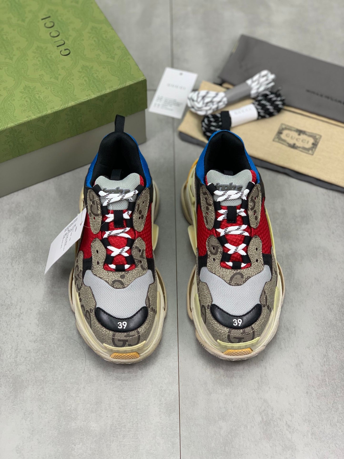 GUCCI x Balenciaga lace-up round toe low top Daddy shoes. The upper adopts imported cowhide