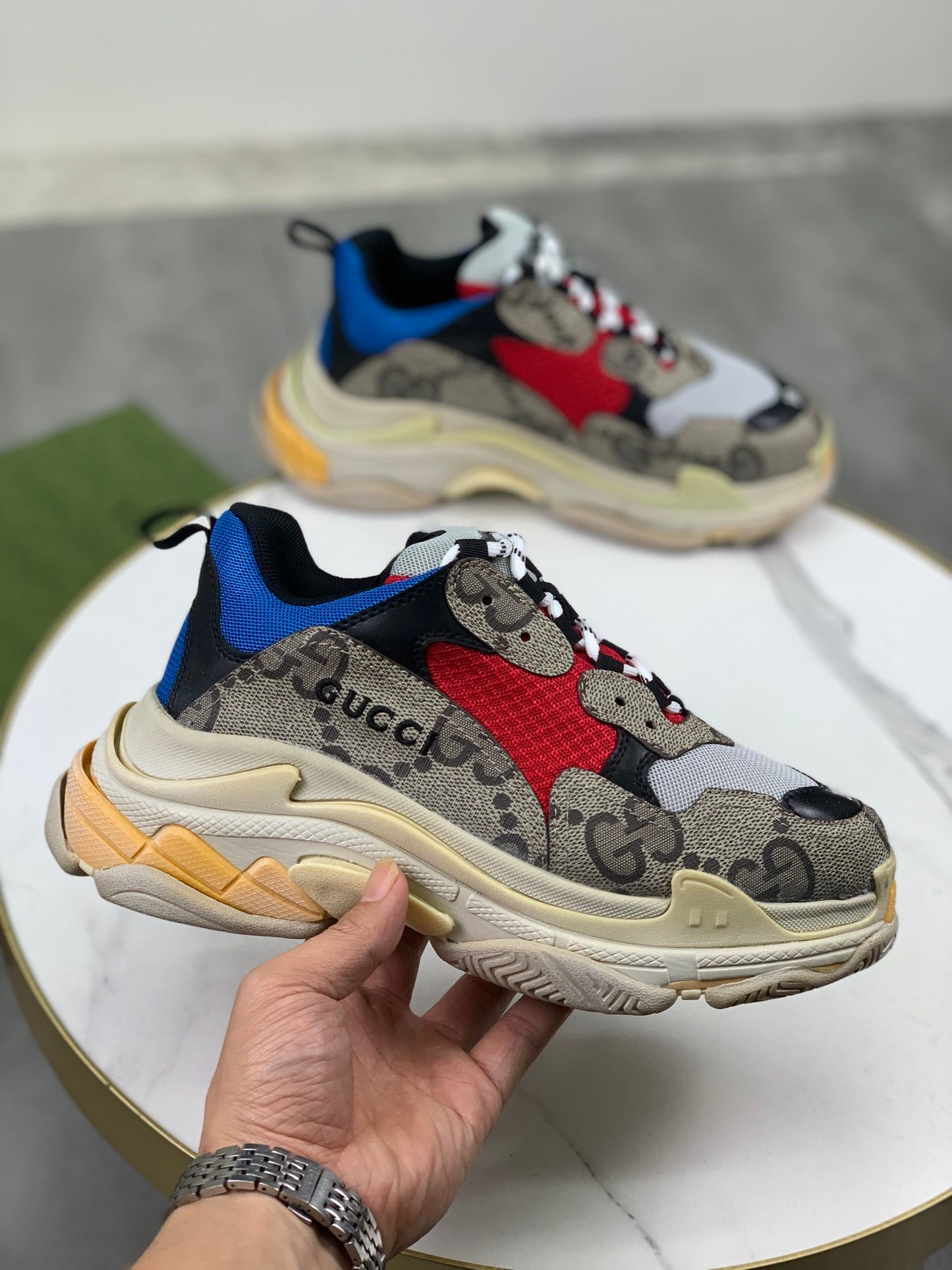 GUCCI x Balenciaga lace-up round toe low top Daddy shoes. The upper adopts imported cowhide