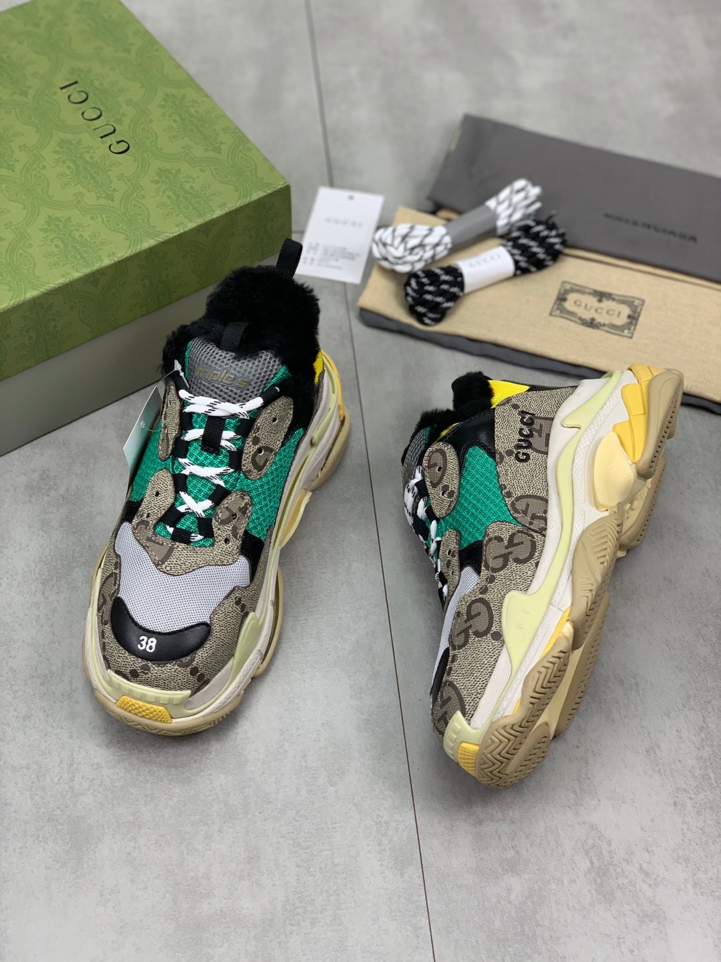 GUCCI x Balenciaga lace-up round toe low top Daddy shoes. The upper adopts imported cowhide
