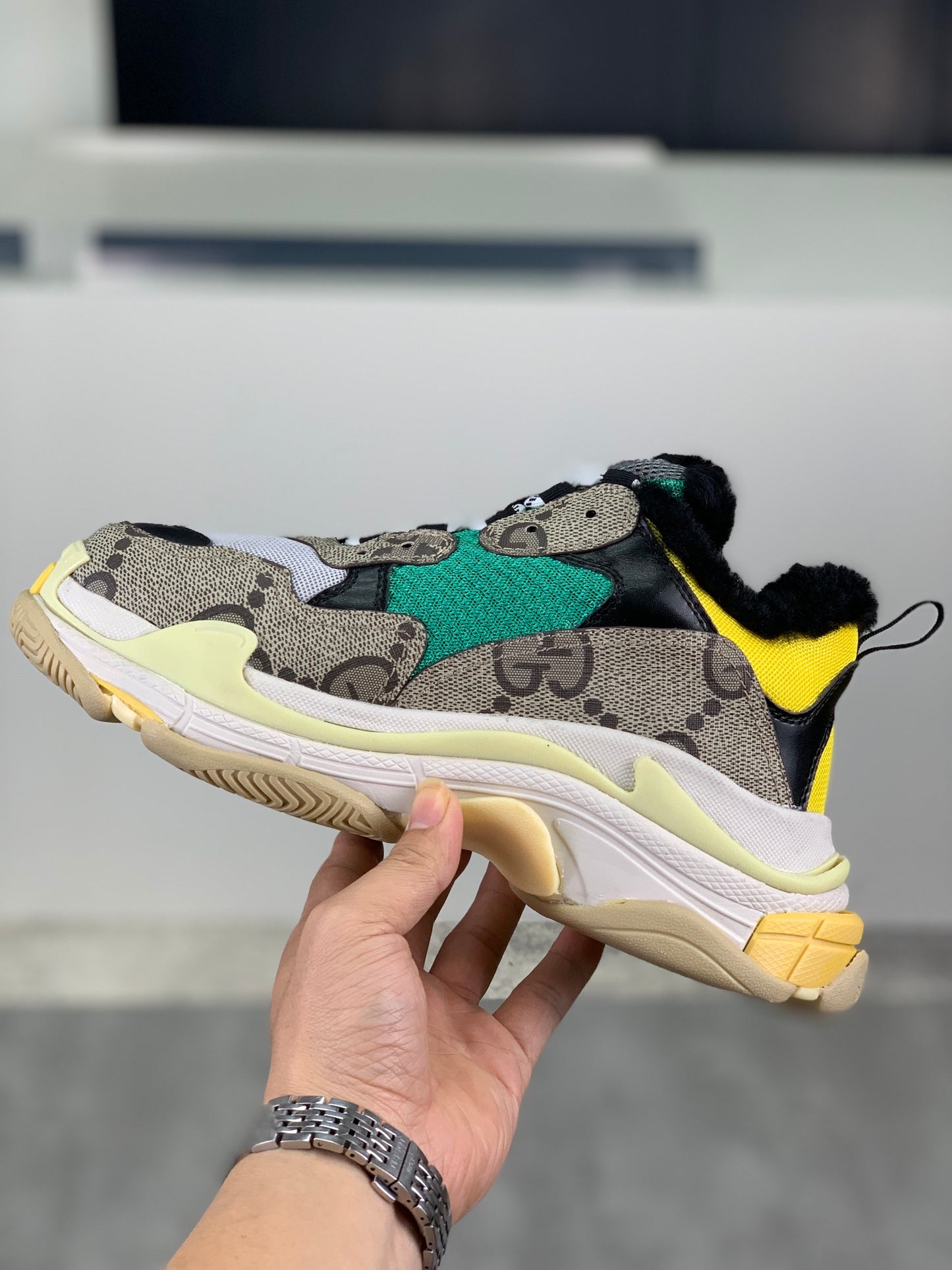 GUCCI x Balenciaga lace-up round toe low top Daddy shoes. The upper adopts imported cowhide