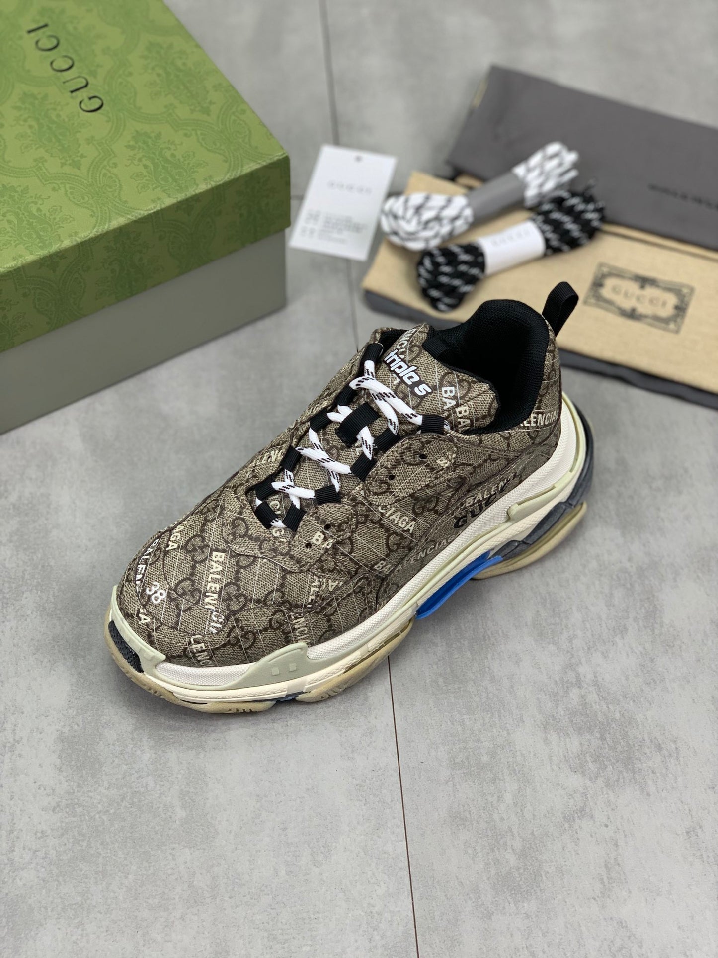 GUCCI x Balenciaga lace-up round toe low top Daddy shoes. The upper adopts imported cowhide,