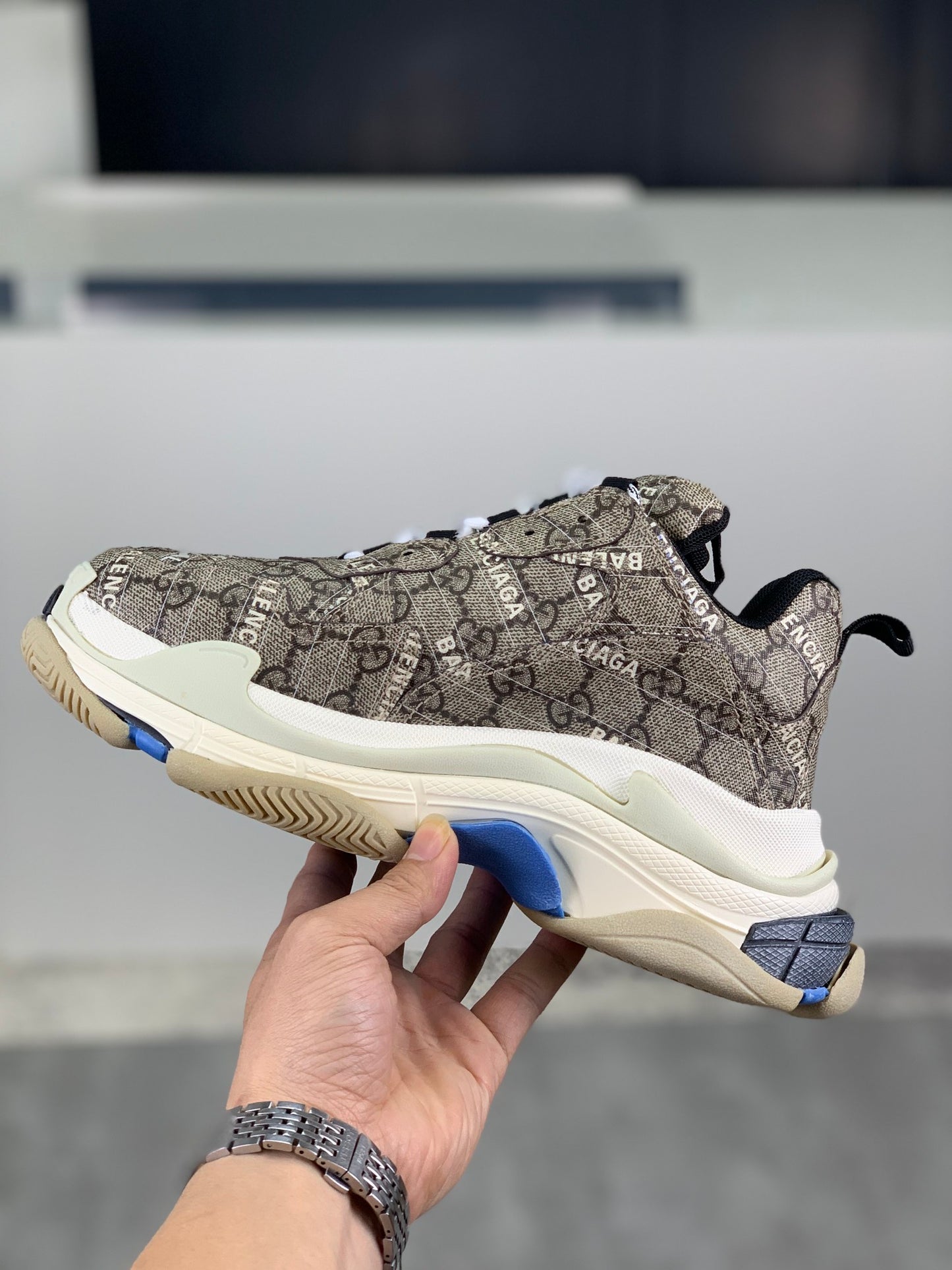 GUCCI x Balenciaga lace-up round toe low top Daddy shoes. The upper adopts imported cowhide,