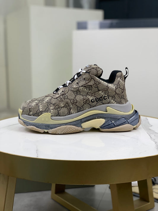 GUCCI x Balenciaga lace-up round toe low top Daddy shoes. The upper adopts imported cowhide