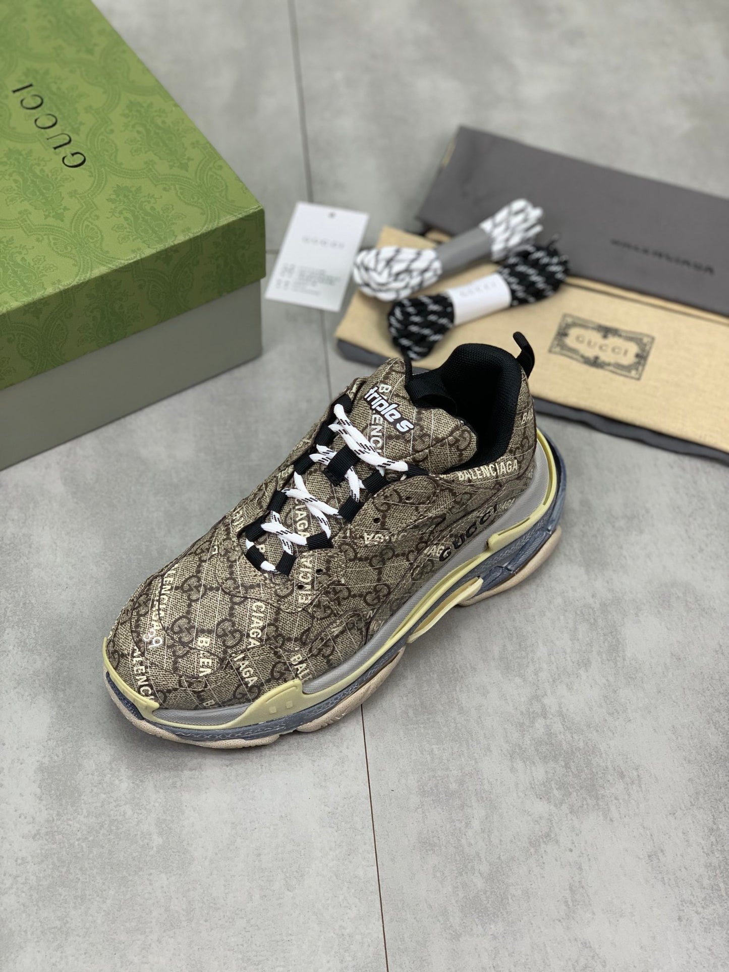 GUCCI x Balenciaga lace-up round toe low top Daddy shoes. The upper adopts imported cowhide
