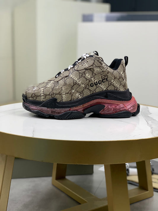 GUCCI x Balenciaga lace-up round toe low top Daddy shoes. The upper adopts imported cowhide