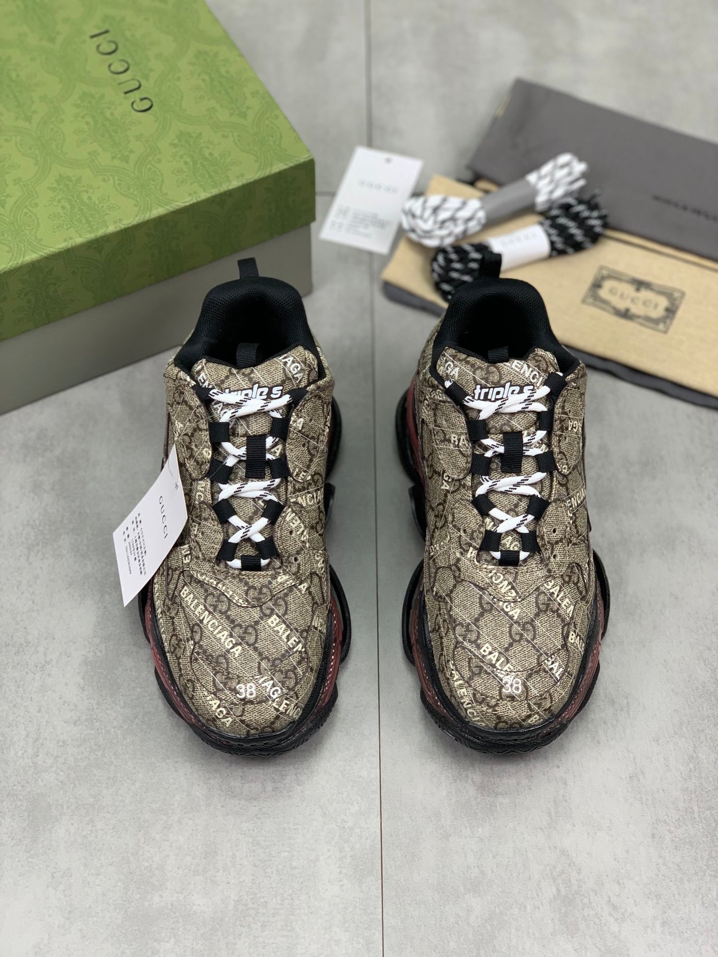 GUCCI x Balenciaga lace-up round toe low top Daddy shoes. The upper adopts imported cowhide