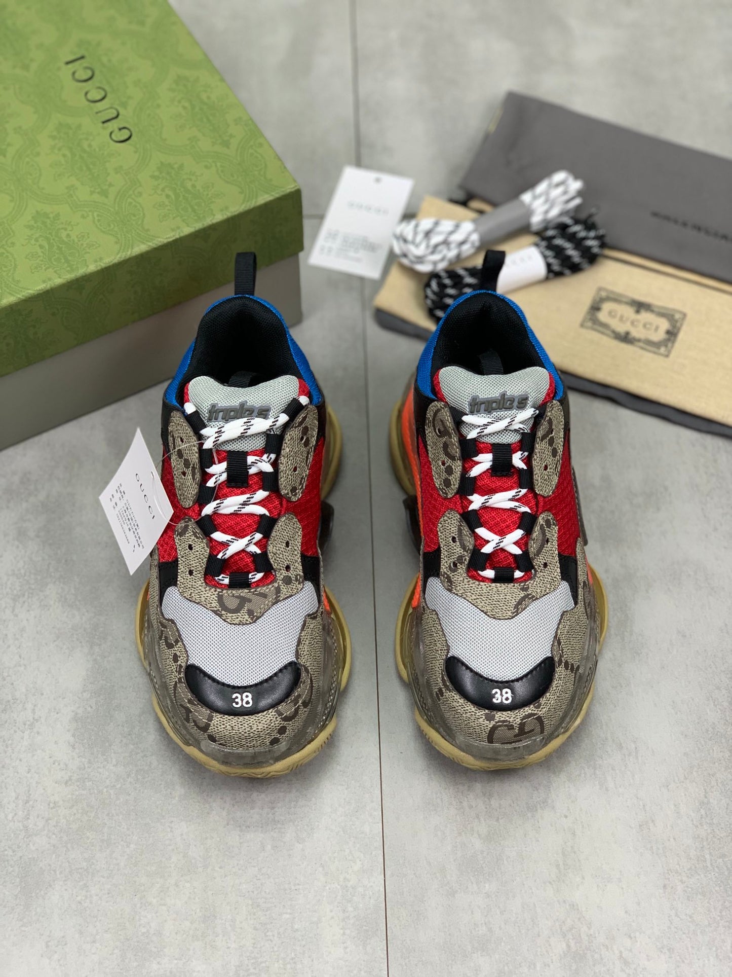 GUCCI x Balenciaga lace-up round toe low top Daddy shoes. The upper adopts imported cowhide