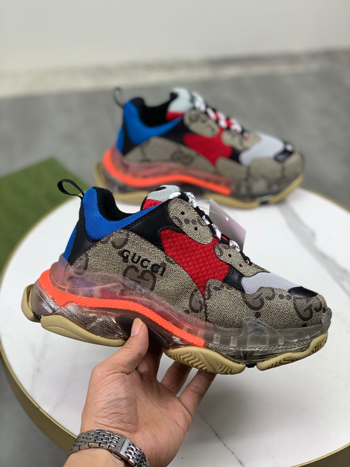 GUCCI x Balenciaga lace-up round toe low top Daddy shoes. The upper adopts imported cowhide