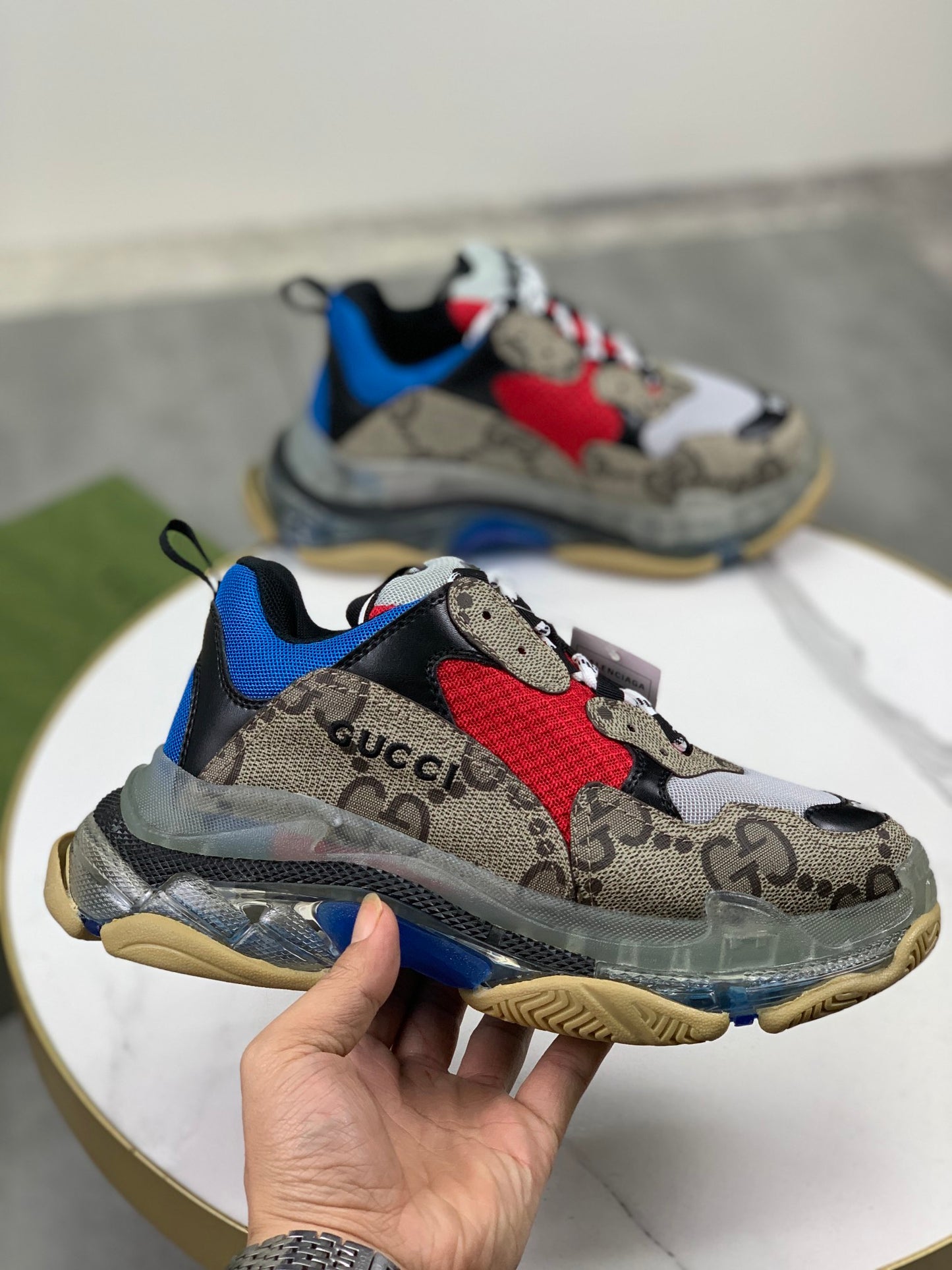 GUCCI x Balenciaga lace-up round toe low top Daddy shoes. The upper adopts imported cowhide
