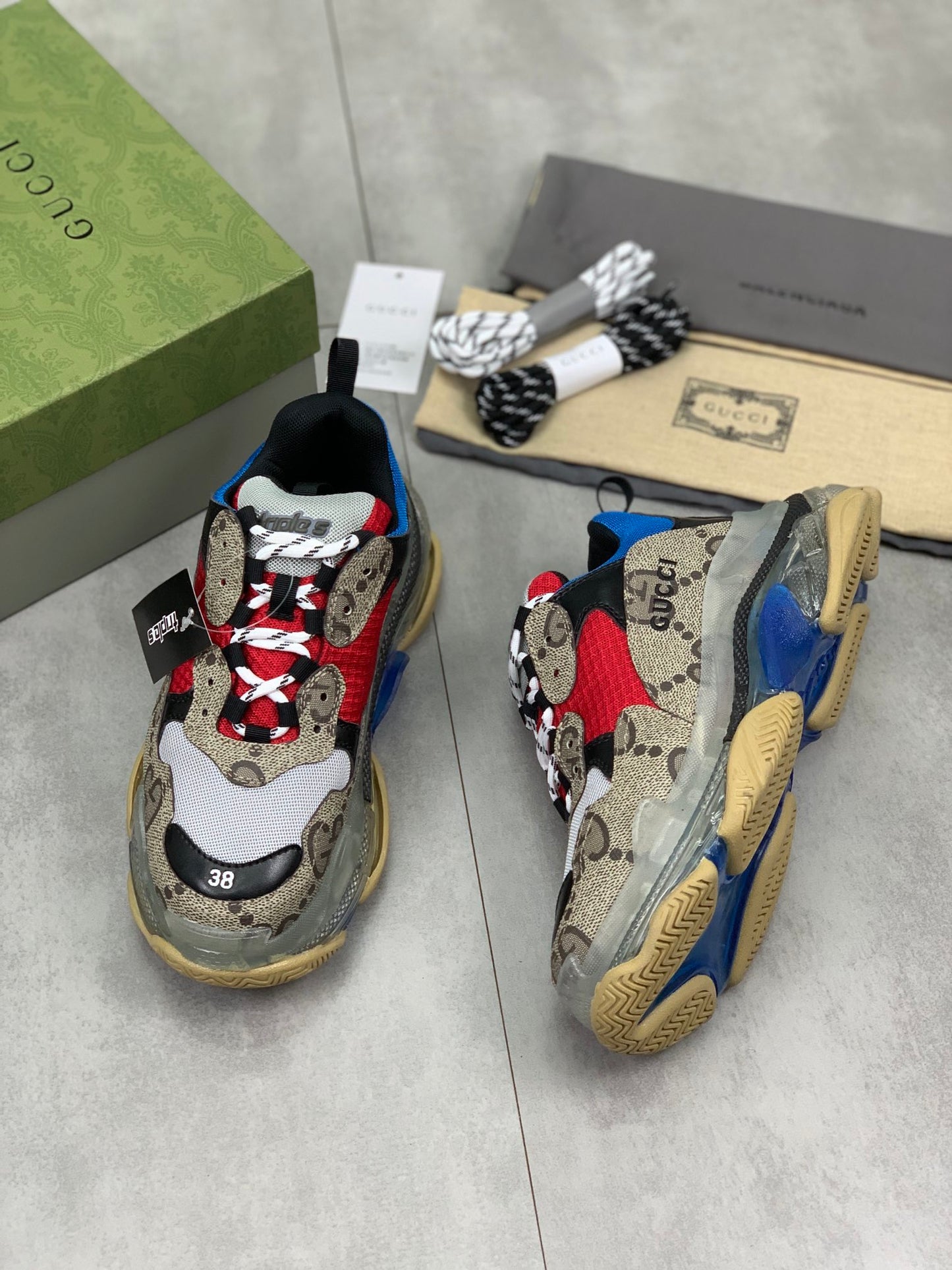 GUCCI x Balenciaga lace-up round toe low top Daddy shoes. The upper adopts imported cowhide