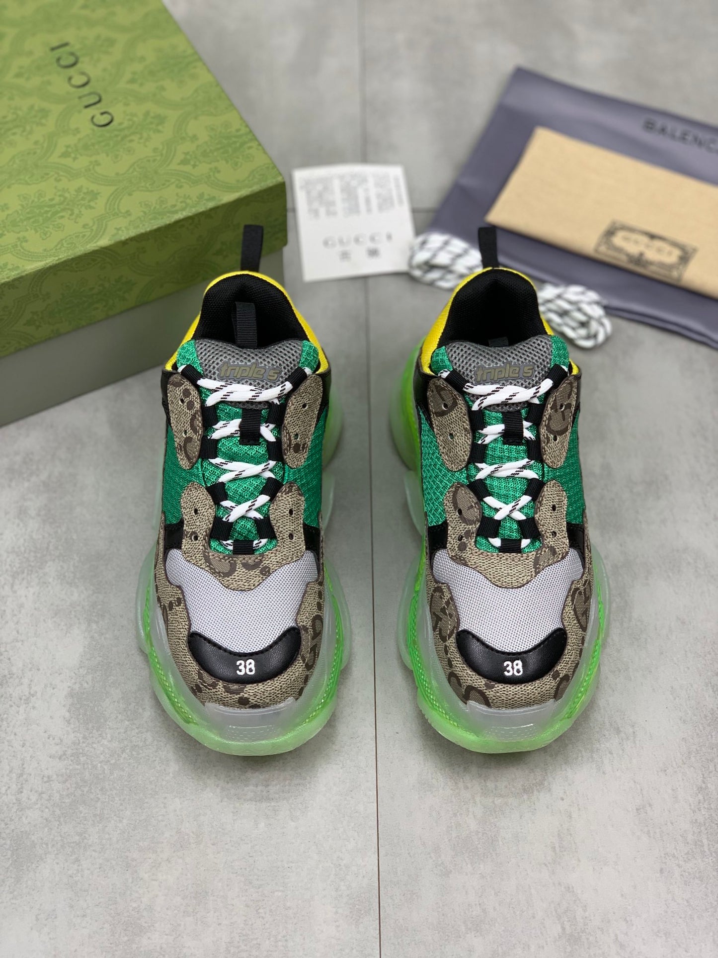 GUCCI x Balenciaga lace-up round toe low top Daddy shoes. The upper adopts imported cowhide