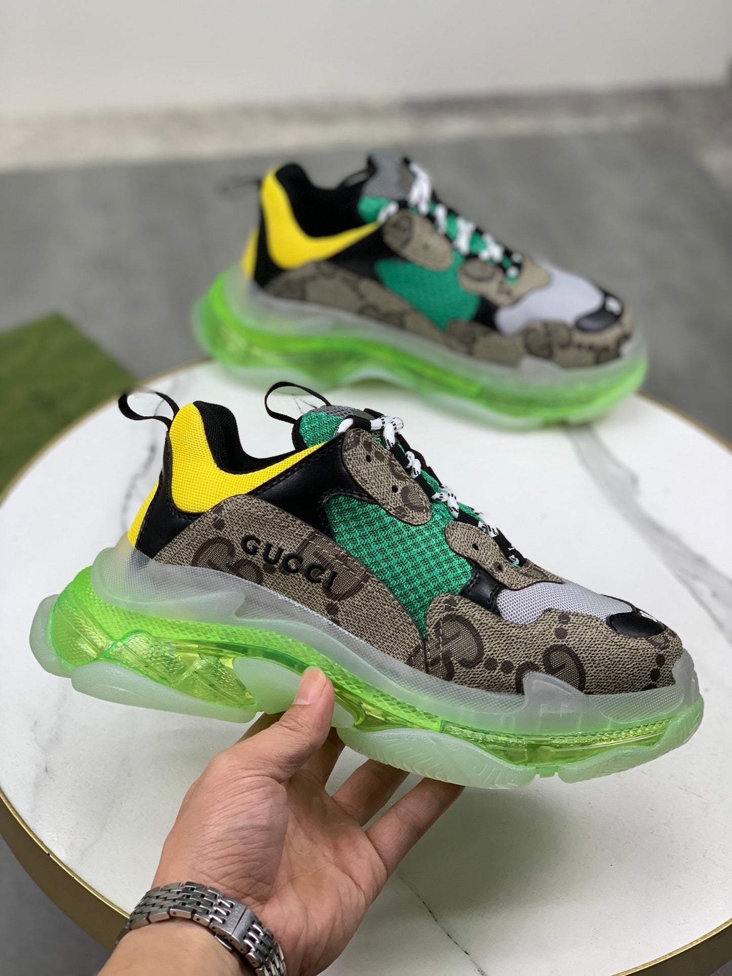 GUCCI x Balenciaga lace-up round toe low top Daddy shoes. The upper adopts imported cowhide