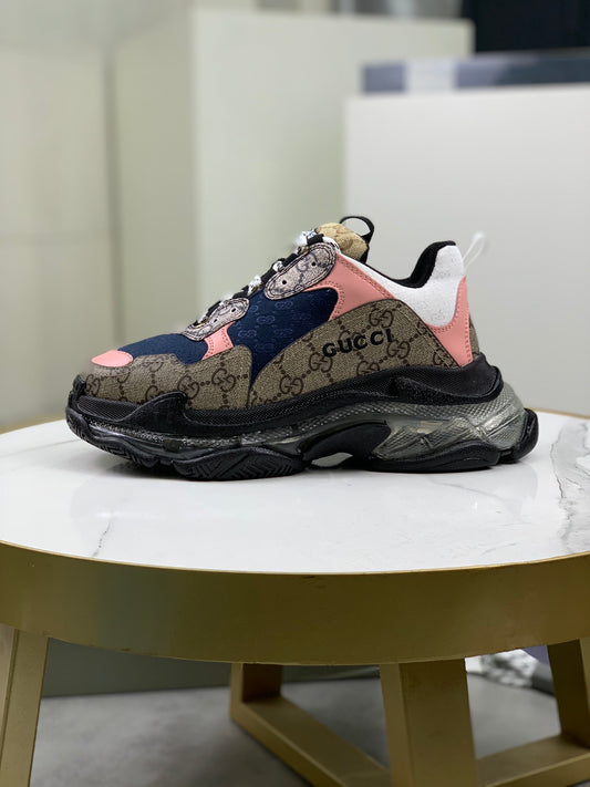 GUCCI x Balenciaga lace-up round toe low top Daddy shoes. The upper adopts imported cowhide