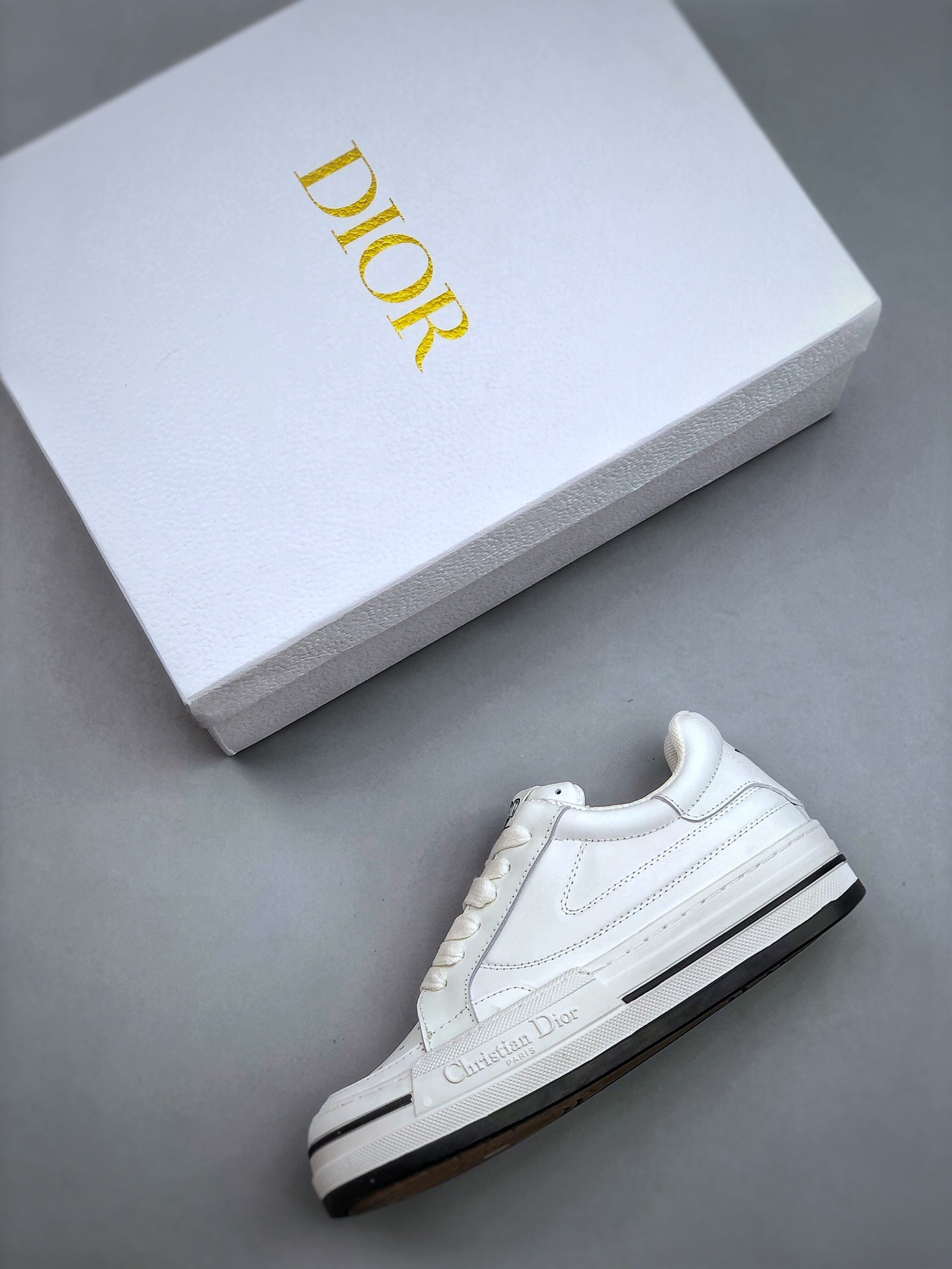 Dior b39 Fabric made of original custom cowhide, original. Edition custom breathable mesh, embellished