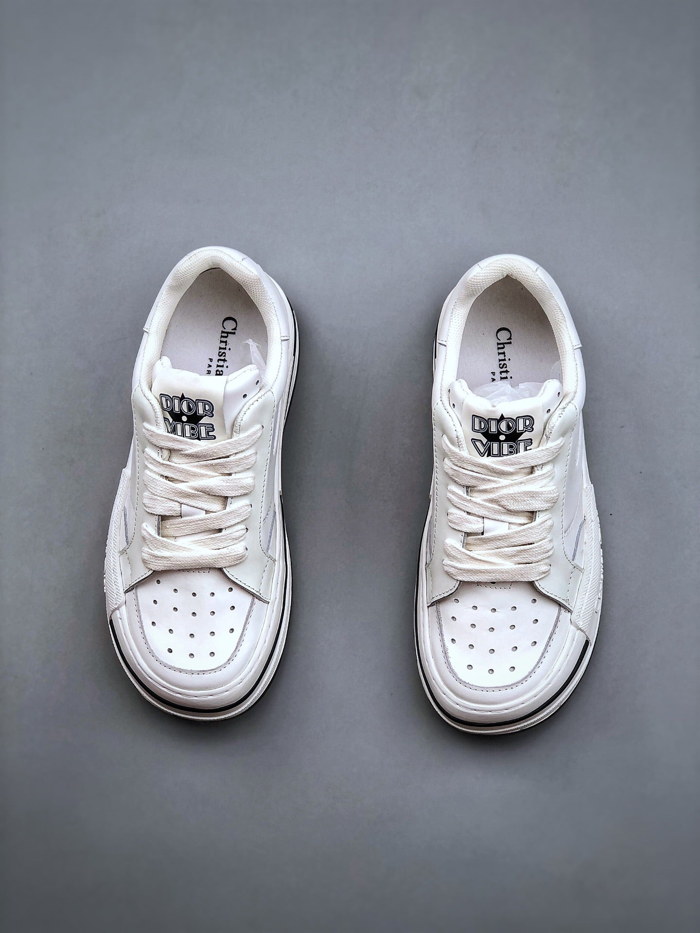 Dior b39 Fabric made of original custom cowhide, original. Edition custom breathable mesh, embellished