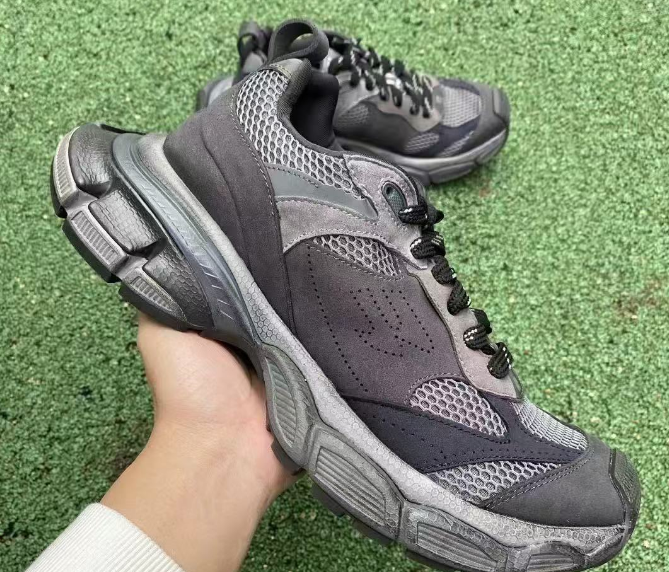 Balenciaga 3XL, tecido de rede, bico redondo, com cadarços, sola grossa, tênis de cano baixo para vida casual, para homens e mulheres, na cor preta.