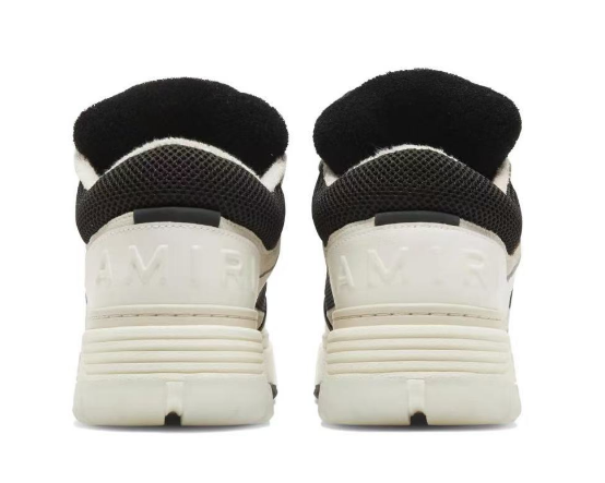 Tênis casual de vida masculino AMIRI, com ponta redonda, cadarço, antiderrapante e baixo-gola, na cor preta e branca.