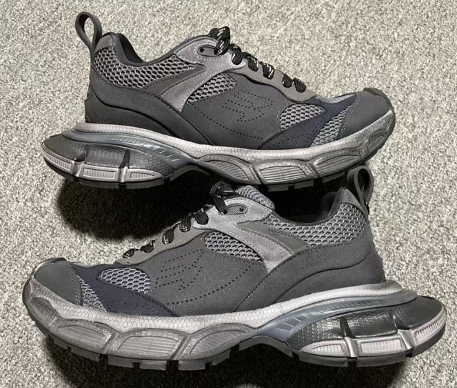 Balenciaga 3XL, tecido de rede, bico redondo, com cadarços, sola grossa, tênis de cano baixo para vida casual, para homens e mulheres, na cor preta.