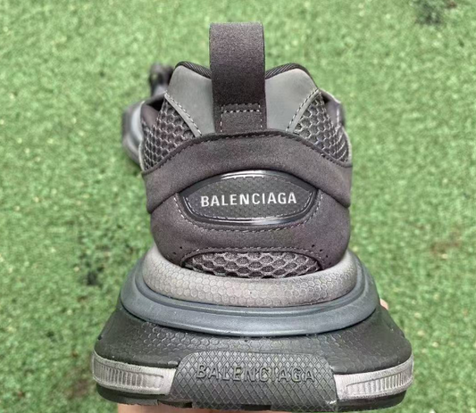 Balenciaga 3XL, tecido de rede, bico redondo, com cadarços, sola grossa, tênis de cano baixo para vida casual, para homens e mulheres, na cor preta.